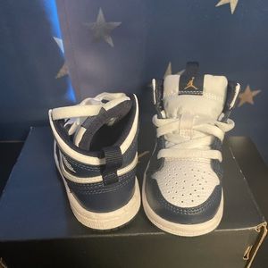 Toddler shoes 5c